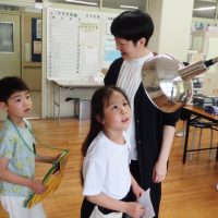 2年生と1年生が学校探検
