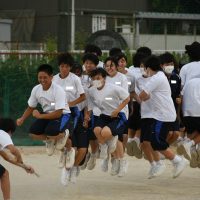 大縄跳びの練習で、笑顔がたくさん見られました