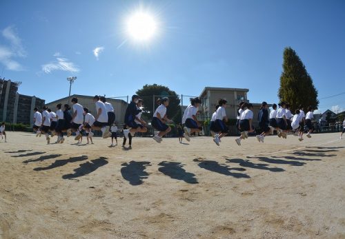 １年生体育大会　きびきびした動きが印象的でした