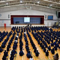 後期まとめの生徒総会を行いました