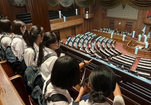 令和６年９月18日（水）　３年生主権者学習旅行　１日目