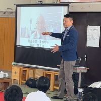 令和６年12月16日（月）　２年生総合的な学習の時間「Mirai’s」～学びを新聞形式にまとめる