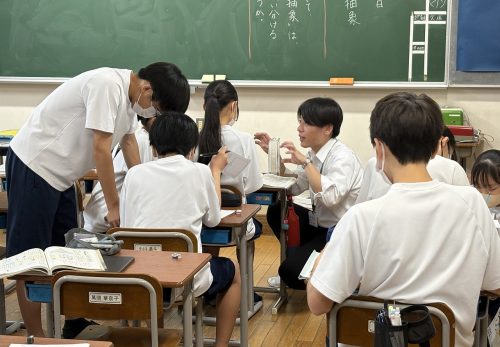 令和７年６月26日（木）　２年生 実習生による国語の授業