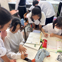 令和７年６月10日（火）　１年生 ロング昼休みに学習に励む仲間たち