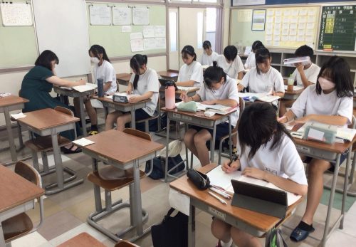 令和７年７月22日（火）　夏休みも自習室で頑張っています！