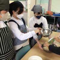 令和7年10月23日（木）　オープンクラスクッキー作り