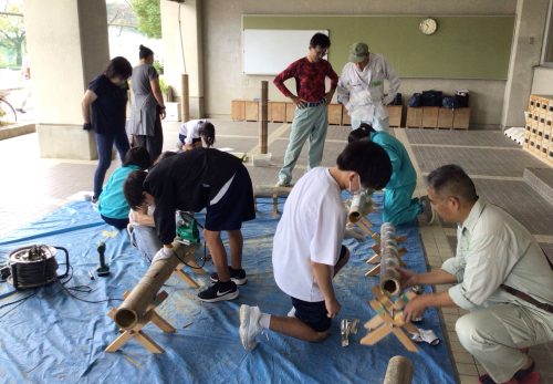令和７年10月18日（土）　美術クラブ竹灯籠制作