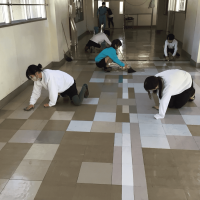 令和７年12月16日（火）　３年生との縦割り掃除