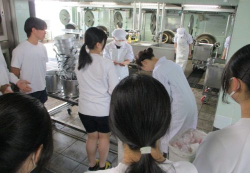 令和８年３月５日（木）３年生　調理員さんへのお礼の会