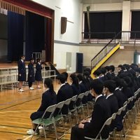 令和８年３月２日（月）２年生　卒業生へのメッセージ　〜青は藍（あい）より出でて藍より青し〜