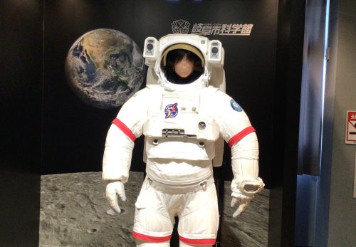 ２年　岐阜市科学館へ