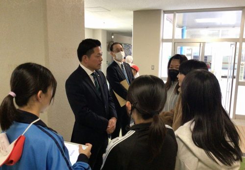 柴橋市長さんが来校されました