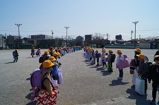 早田小学校伝統の「花道」！６年生最後のランドセル下校！