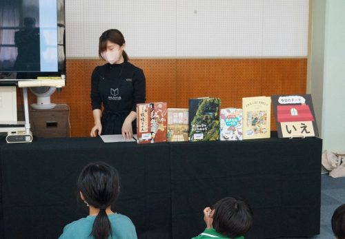 岐阜市立中央図書館職員によるブックトーク