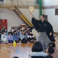 能の世界へ！アートライブ授業！