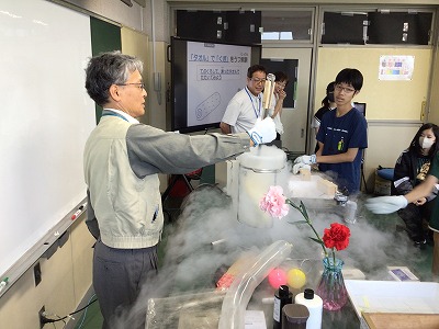 R7　「自然・環境」グループが講師をお招きして地球温暖化について学びました