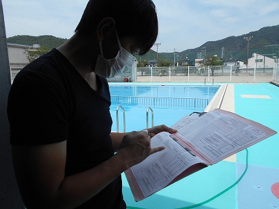 安全安心な学校生活につなぐ➈　学校薬剤師によるプールの水質検査