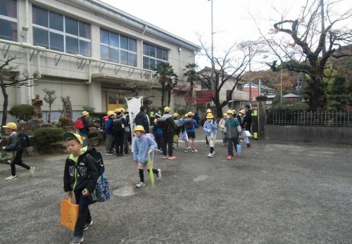 小中あいさつ運動がはじまりました。