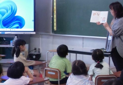 1年生　読み聞かせで大喜び！