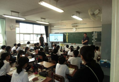第2回学校運営協議会　授業を観ていただきました。