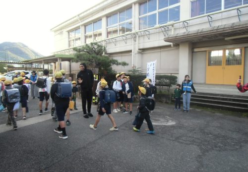 岐阜スゥープスの選手とあいさつ運動