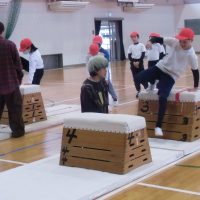 ４年生　跳んだり飛び越したり　パルクール