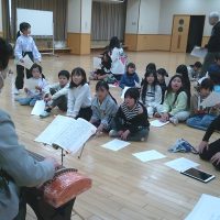 （１０月３１日）琴の音色にふれる